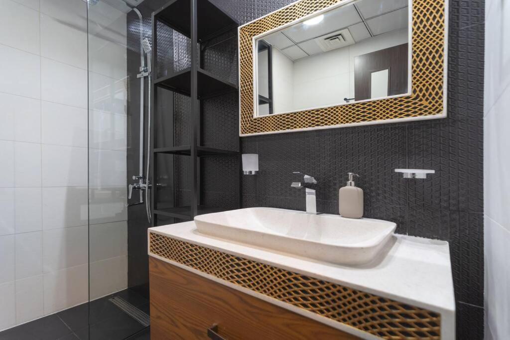 Cosy Studio With Luxurious Pool In Business Bay- Bayz Tower * Dubaï