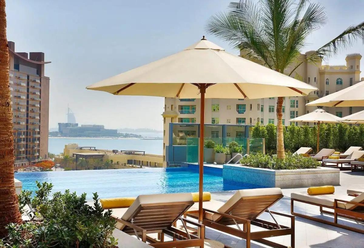 Apartment Palm Tower Where Luxury & View Meet In One Place