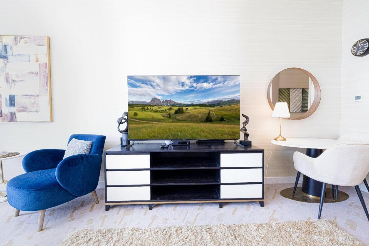 Apartment Palm Tower Where Luxury & View Meet In One Place