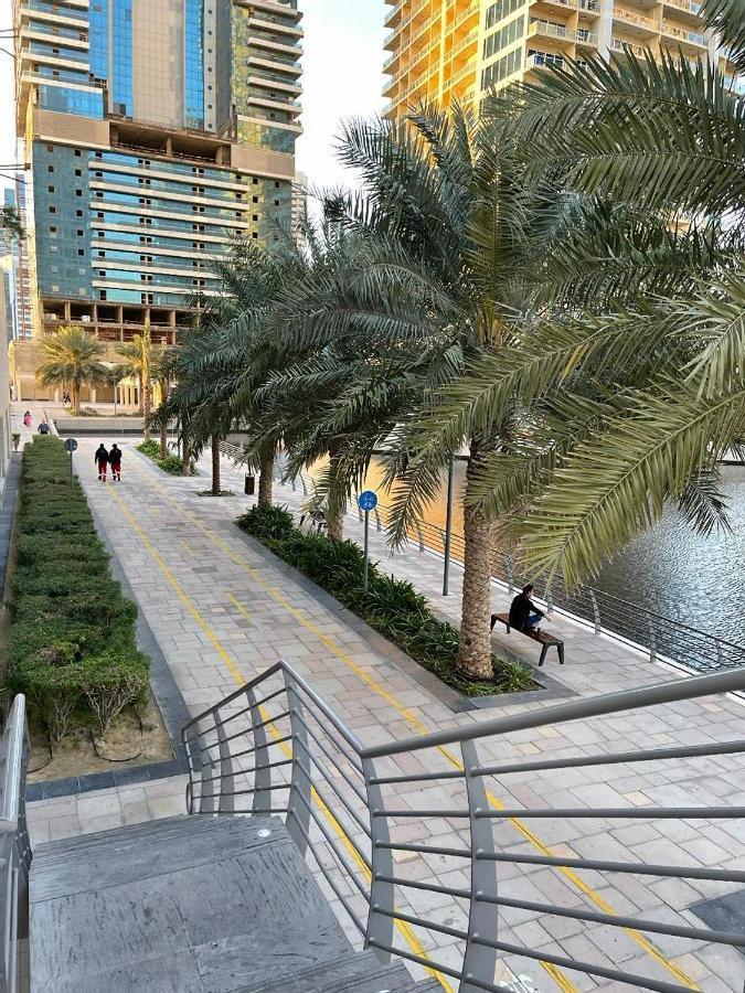 Near Metrocozy & Comfy 1br In Jlt Dubái
