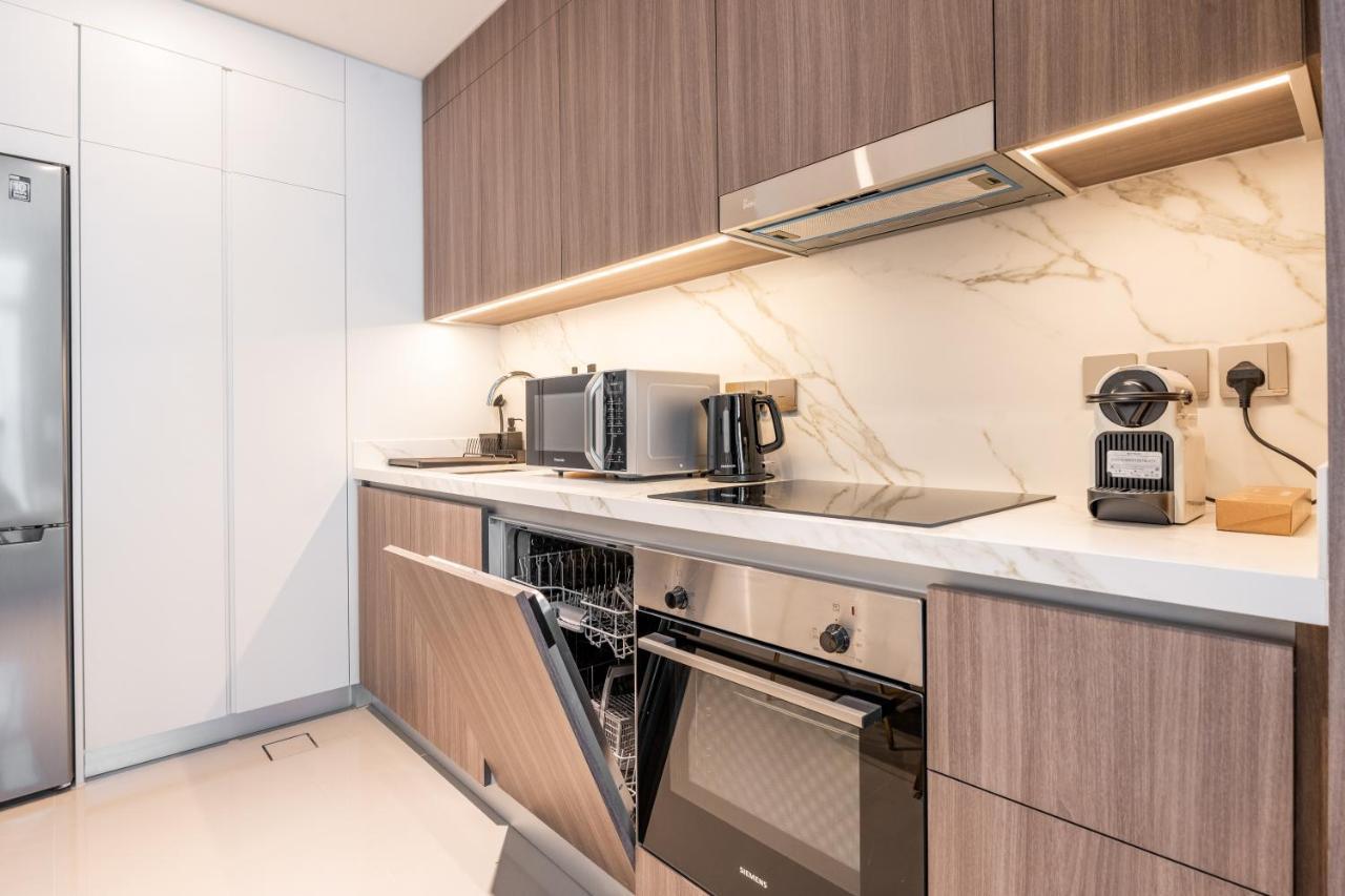Stunning 1br Apt High Floor With Palm View & Private Beach At Emaar Beachfront *