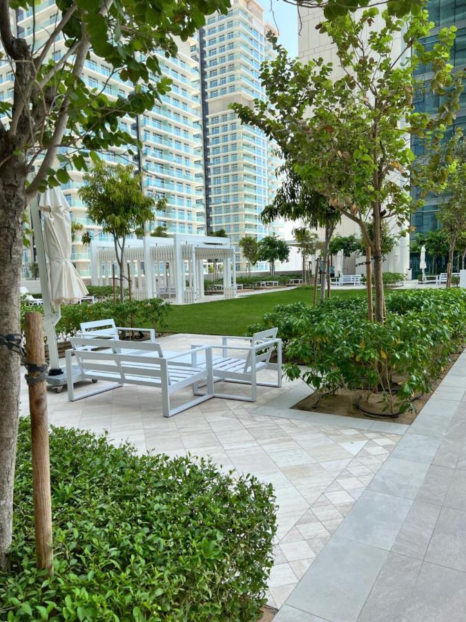 Stunning 1br Apt High Floor With Palm View & Private Beach At Emaar Beachfront Dubai