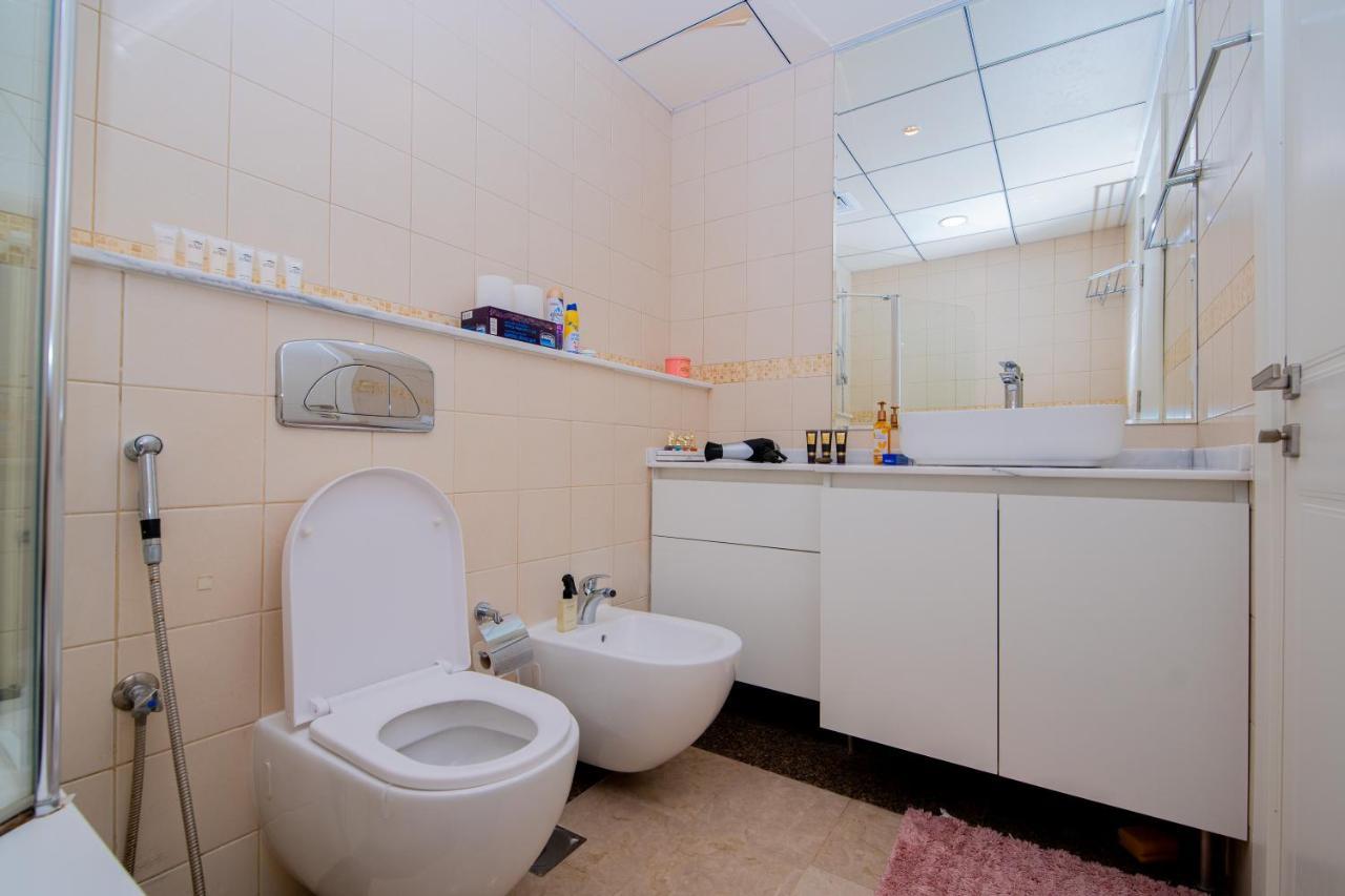 Full In Marina,80m From * Dubai