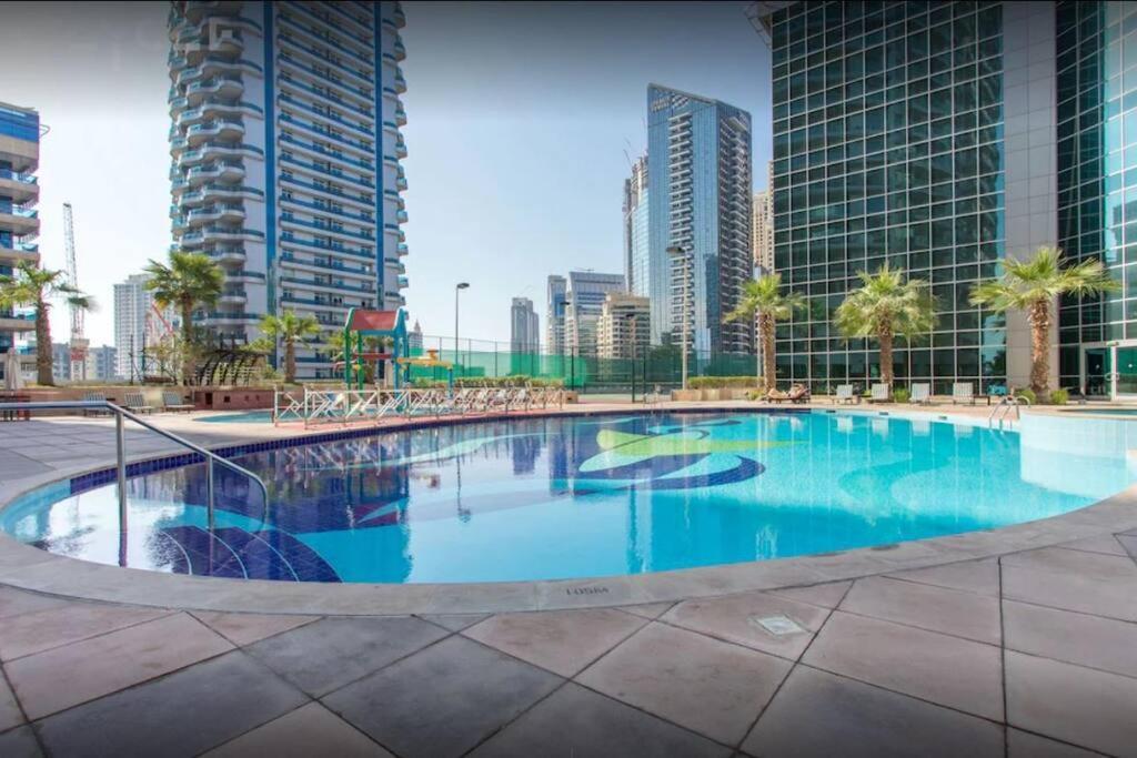 Marina Vista Deluxe: La Buena Vida Homes