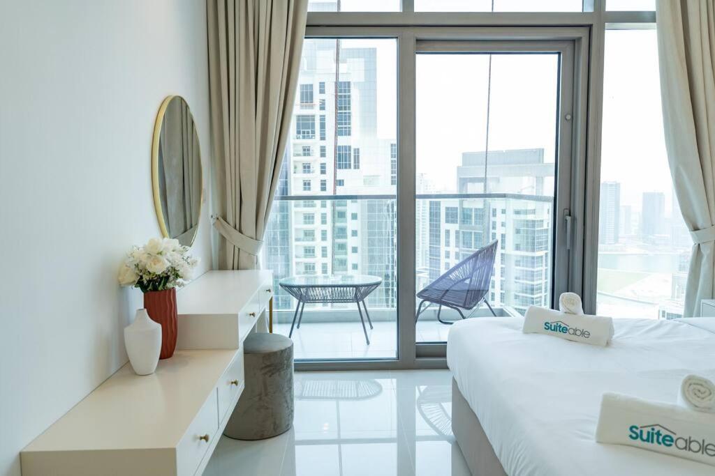 Opulent Hollywood Styled Flat In Paramount Tower