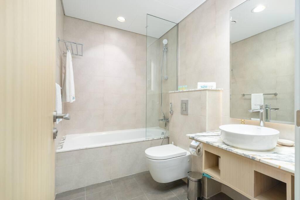 Opulent Hollywood Styled Flat In Paramount Tower Apartment