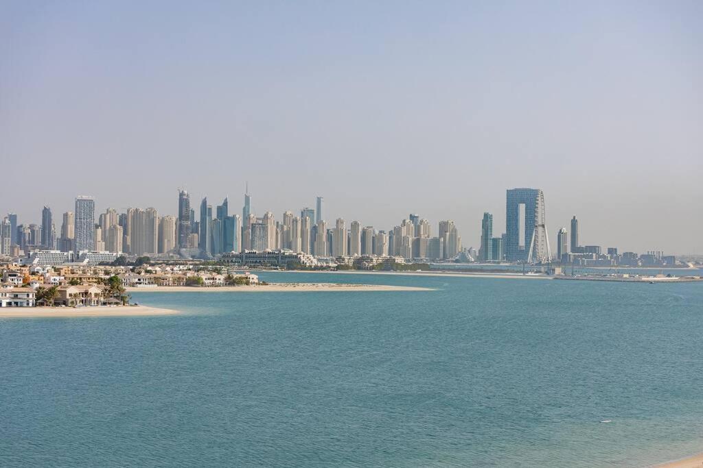 Apartment Ultimate / 4 Beds / Private / The Palm / Beachfront / Upgraded / Full Palm, Marina Skyline, Ain View *