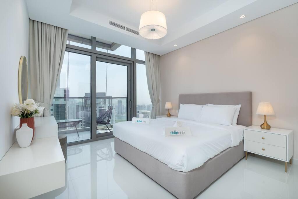 Opulent Hollywood Styled Flat In Paramount Tower * Dubai