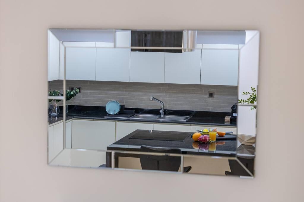 Ultimate / 4 Beds / Private / The Palm / Beachfront / Upgraded / Full Palm, Marina Skyline, Ain View Apartment