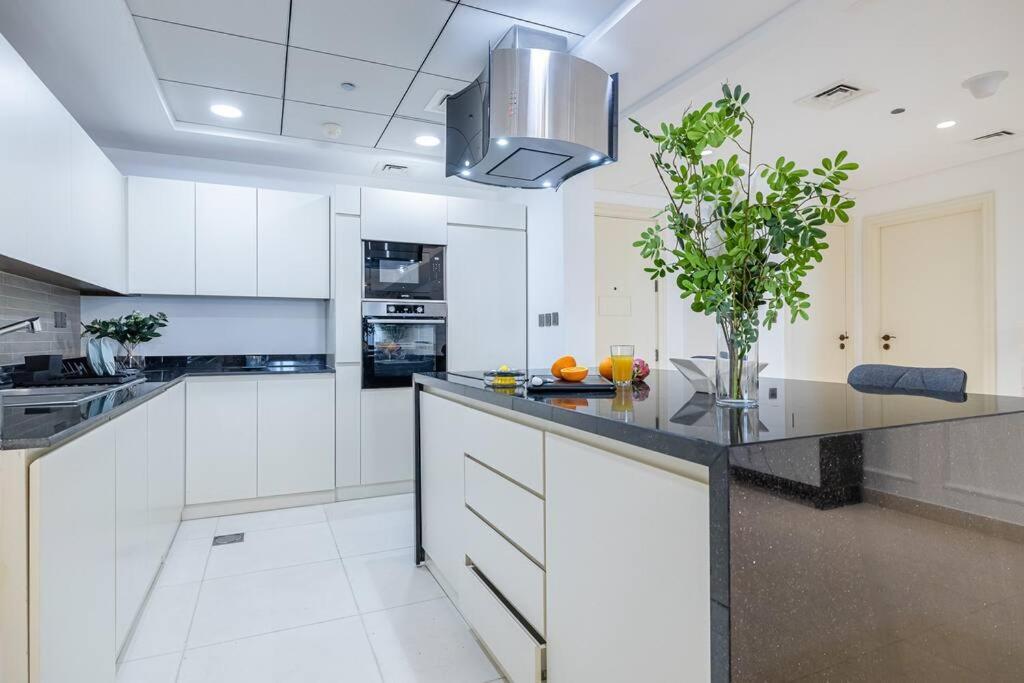 Apartment Ultimate / 4 Beds / Private / The Palm / Beachfront / Upgraded / Full Palm, Marina Skyline, Ain View Dubai