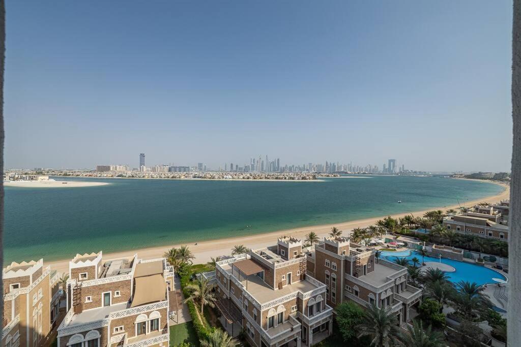 Ultimate / 4 Beds / Private / The Palm / Beachfront / Upgraded / Full Palm, Marina Skyline, Ain View *