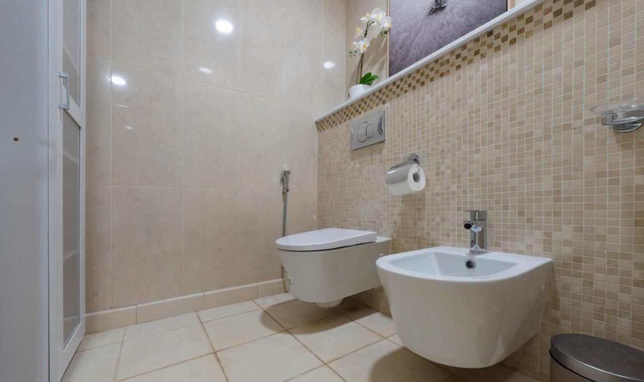 Ultimate / 4 Beds / Private / The Palm / Beachfront / Upgraded / Full Palm, Marina Skyline, Ain View *