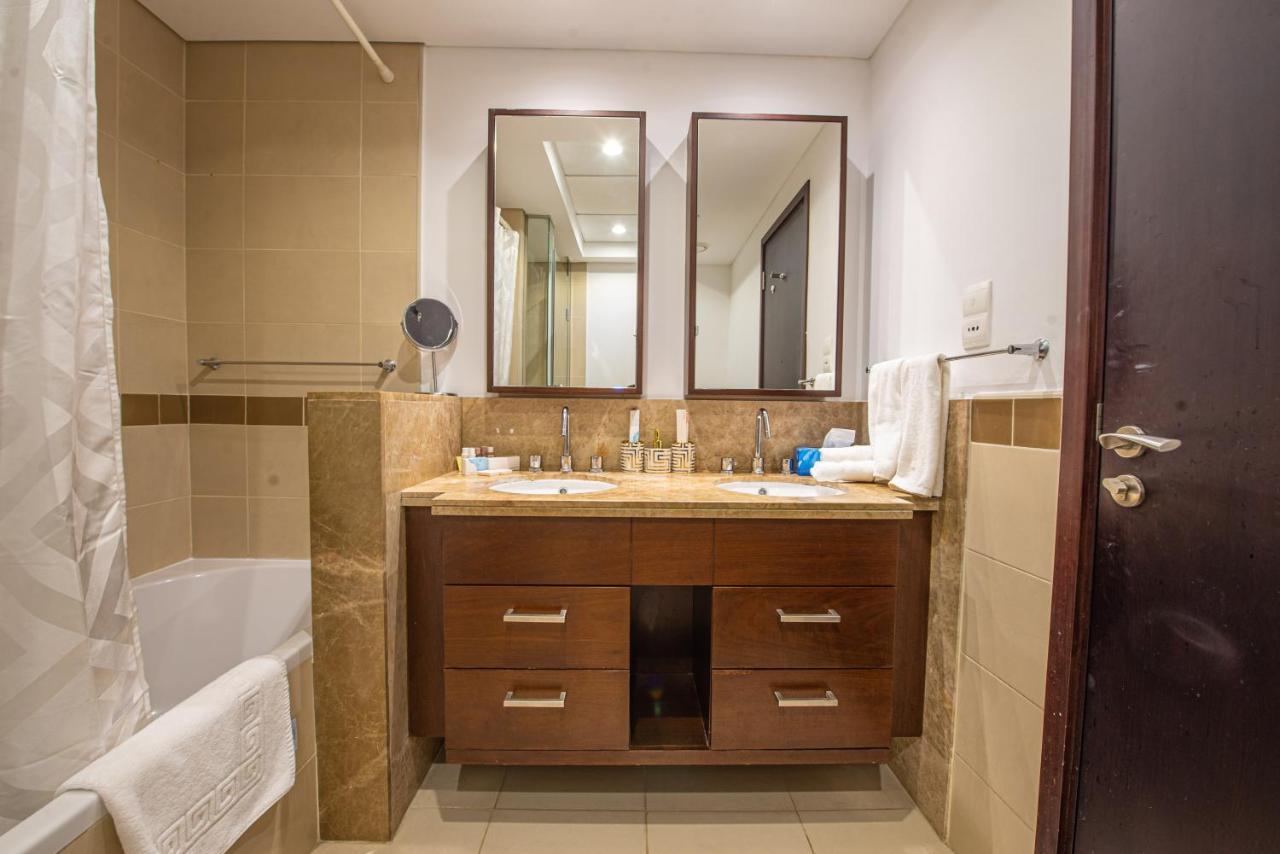 Apartment First Class 2br With Full Burj Khalifa And Fountain View Dubai