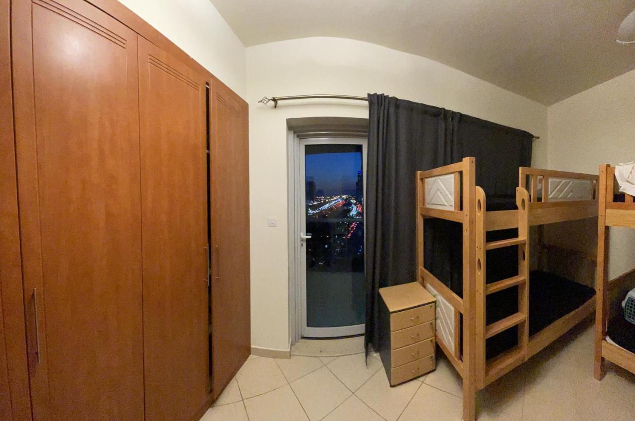 Marina Hostal Dubái