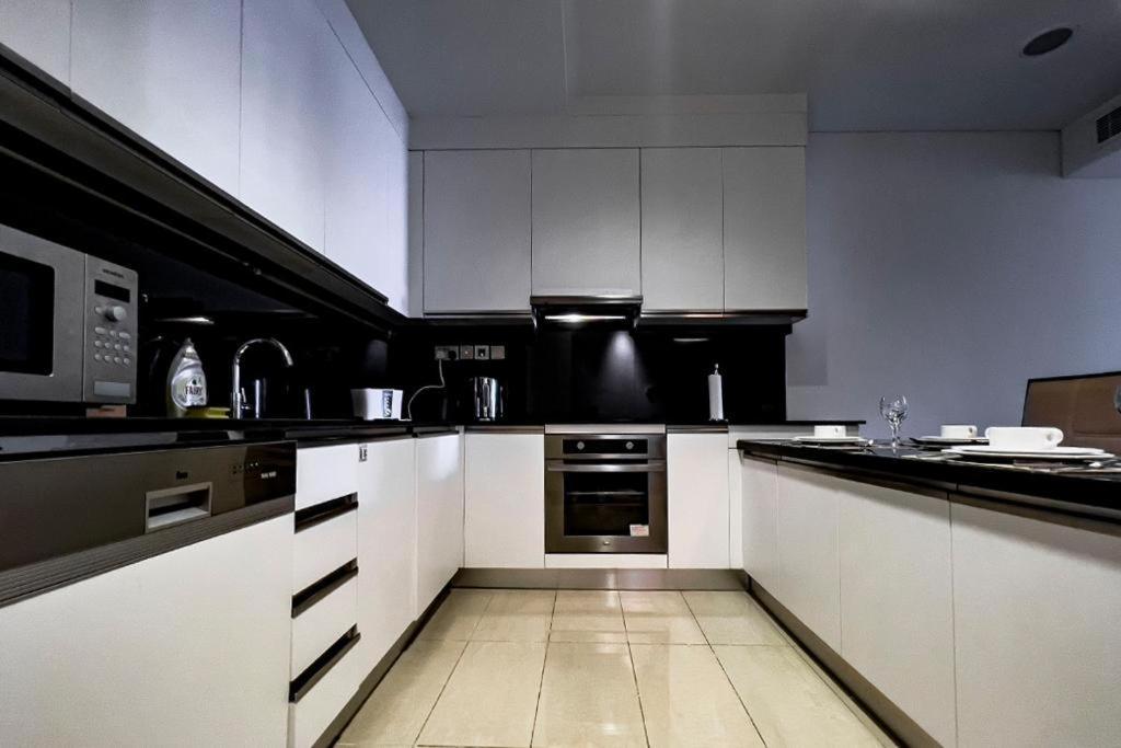 Address Marina - Luton Appartement
