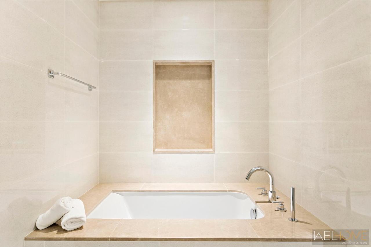 Welhome - Luxury Facing Burj Khalifa With Terrace Apartament
