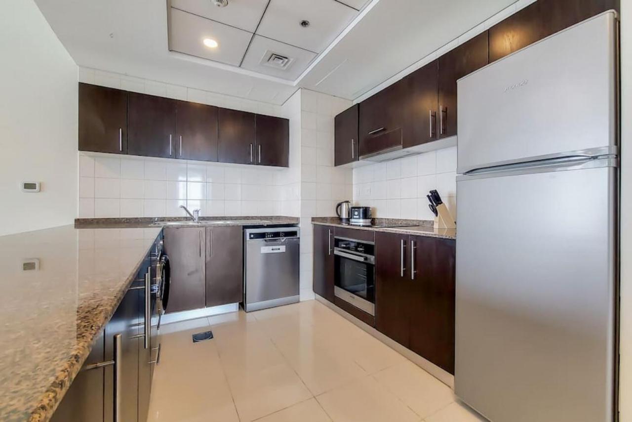 Bay Central, Tower - Tranquil Two Bedroom Apartment Dubai