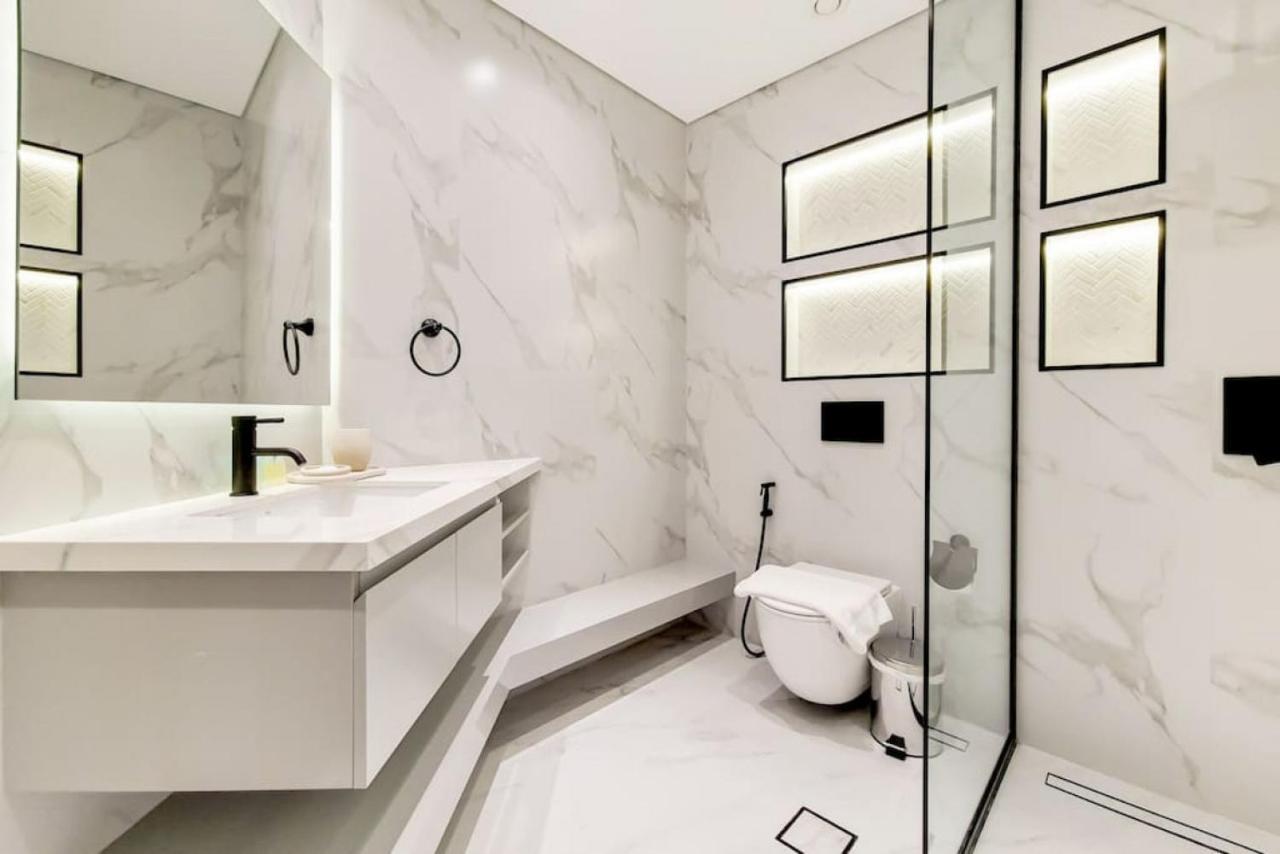 Torch Tower, 2 Bedroom - Glamorous Two Bedroom *