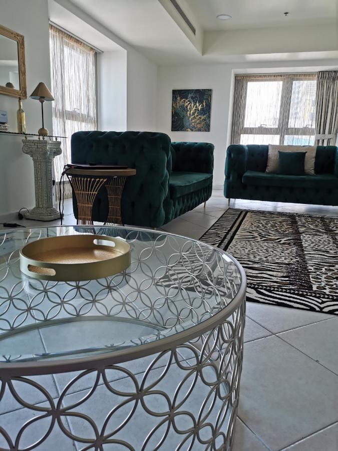 Serenity 3br Palm View In Marina *