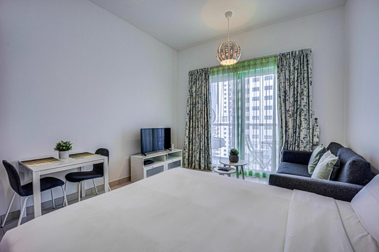 Canal View In Marina Apartment