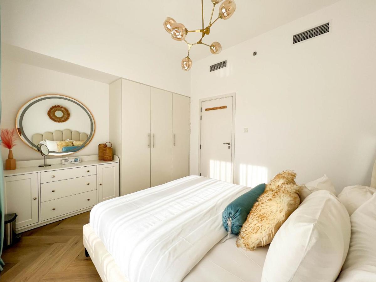 Bright And Spacious 2 Bedroom With Private Balcony Apartamento Dubai