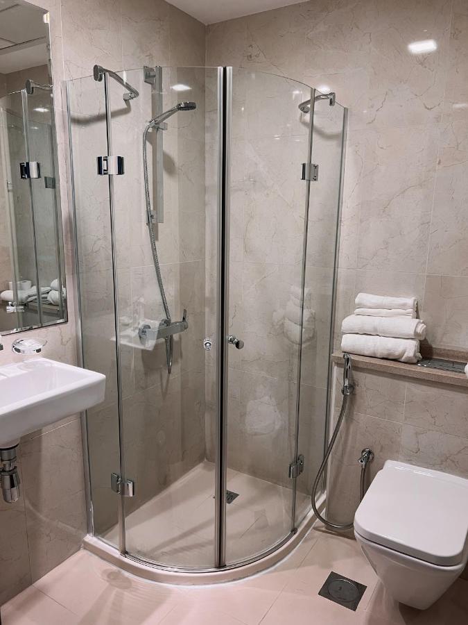 Stylish 2 Bdr In Marina & Beach Access Available Dubai