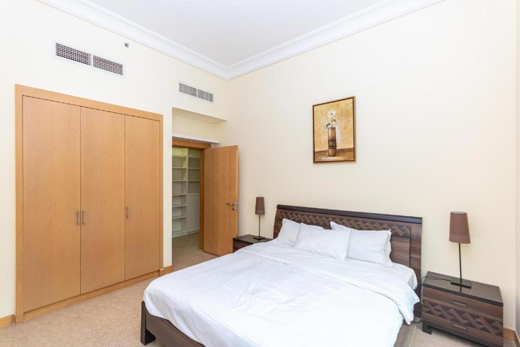 Spacious 3 Bed - Palm Jumeirah Apartment *