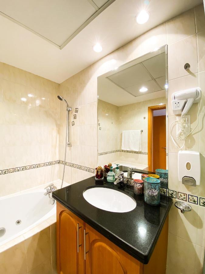 Marina Vista Deluxe: La Buena Vida Homes *
