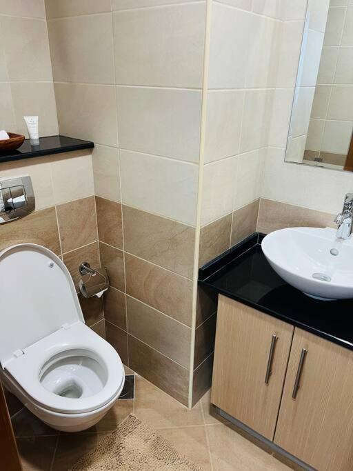 Ocean Heights - Spacious 1 Bedroom With Sea View & Free Parking Apartment
