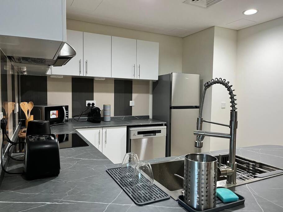 Ocean Heights - Spacious 1 Bedroom With Sea View & Free Parking Dubai