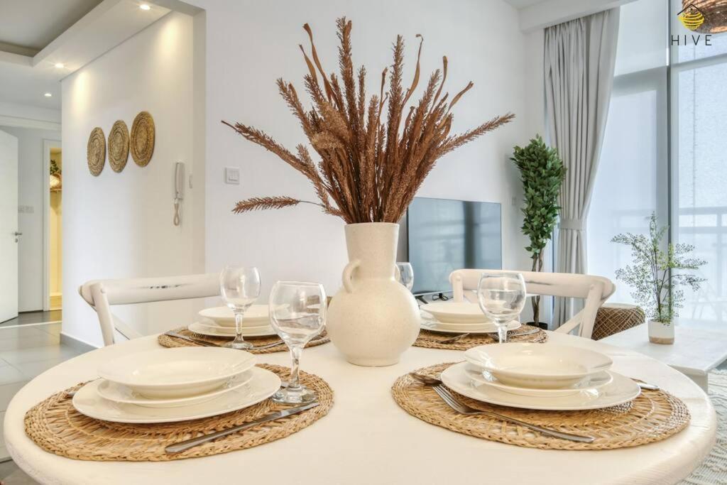 Beautiful 2 Bedroom In J8 Dubaï