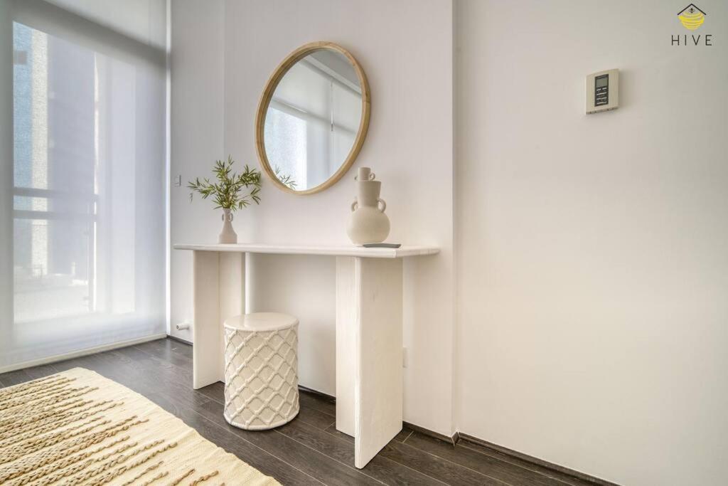 Beautiful 2 Bedroom In J8 Dubaï