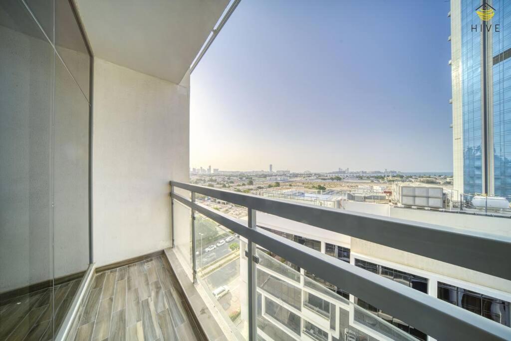 Beautiful 2 Bedroom In J8 * Dubaï