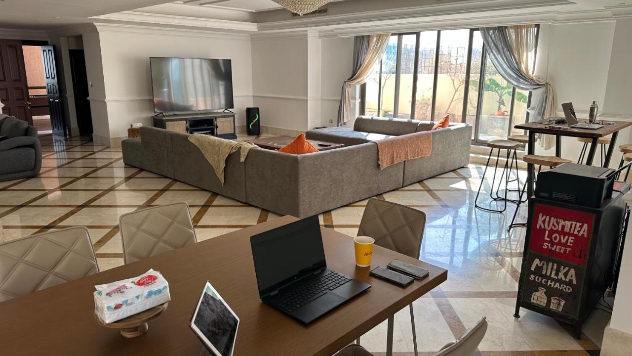 Neyar Beach Vibes - The Penthouse Ostello *