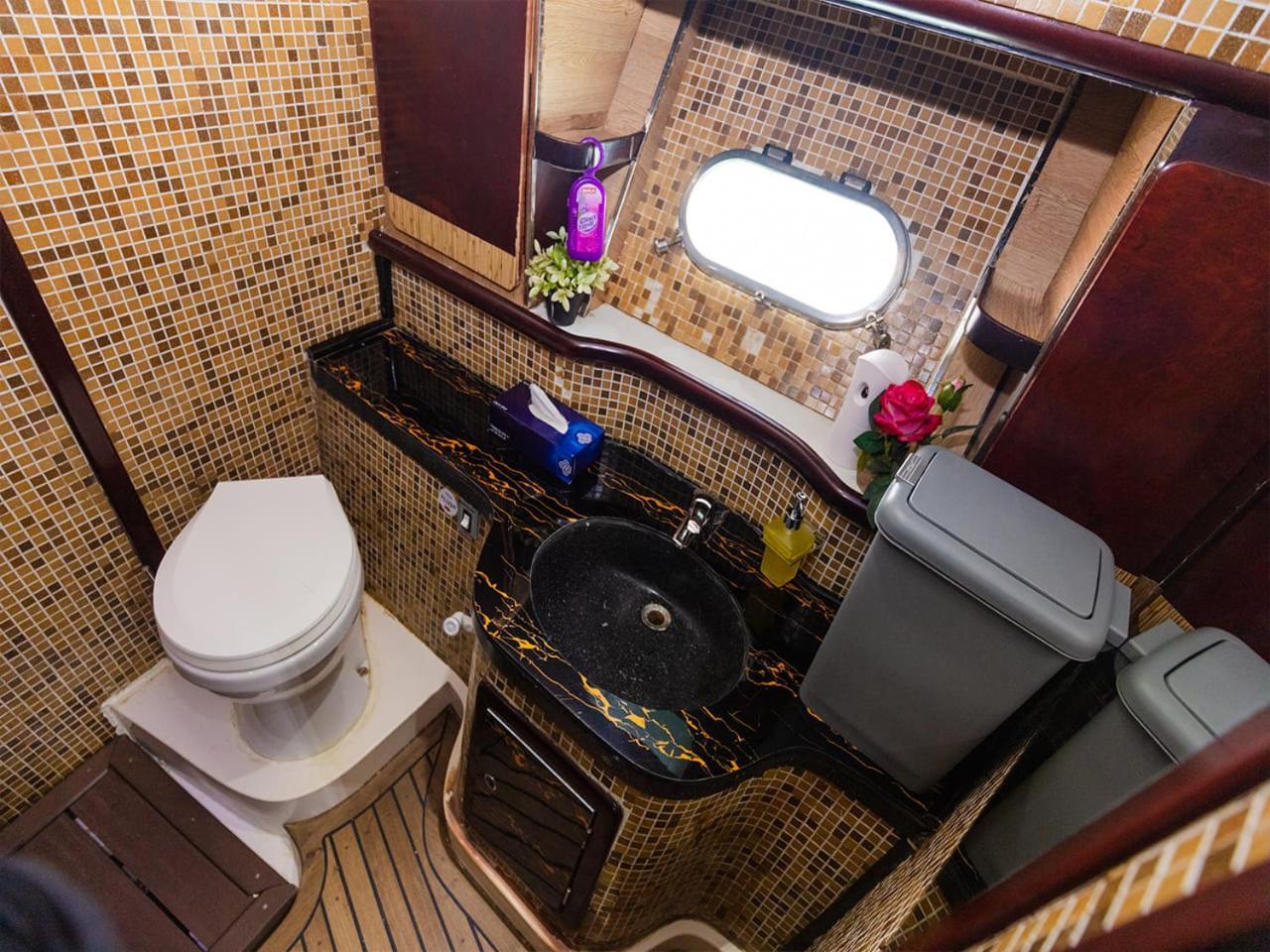 Botel Luxury Yachts - Jumeirah