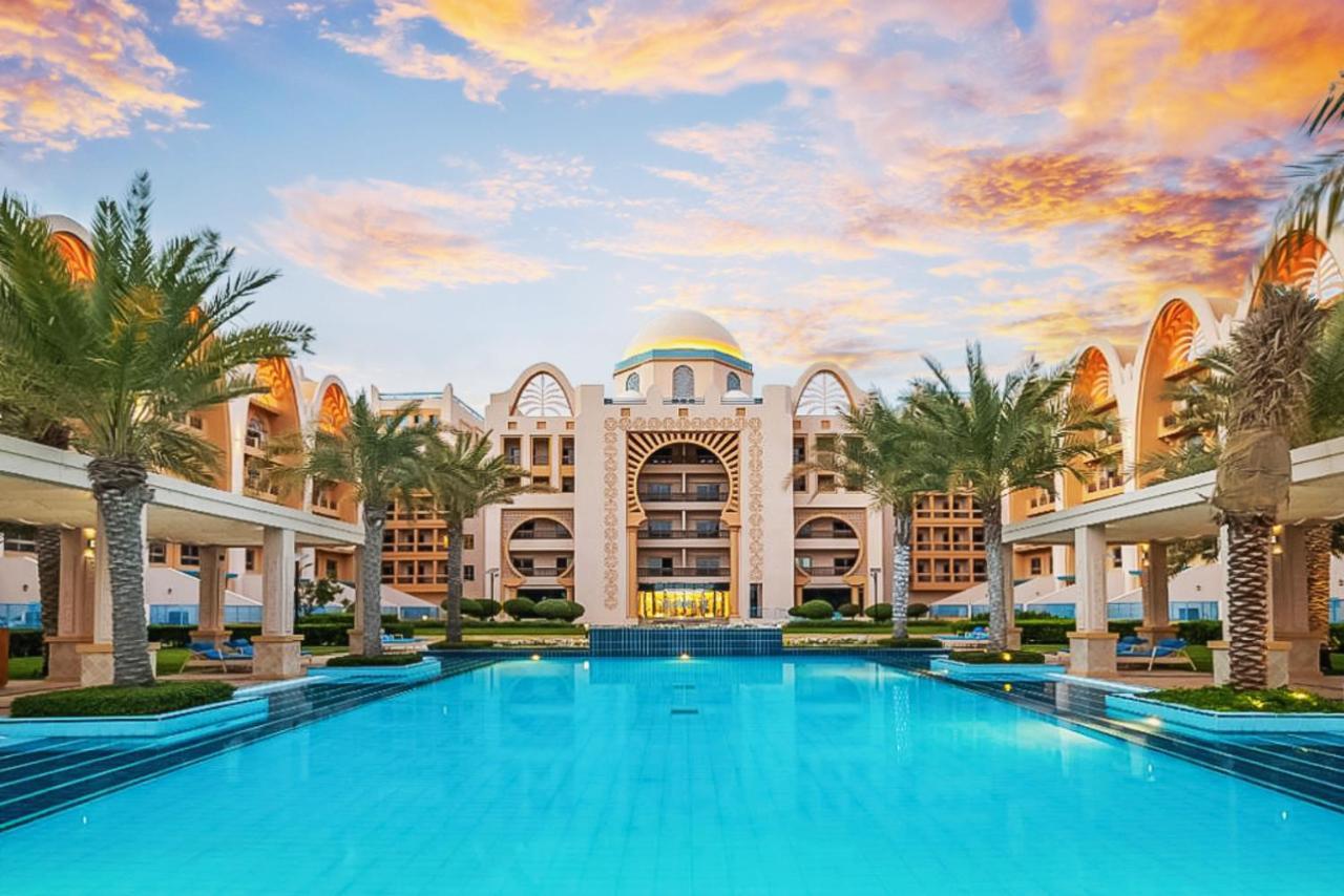 Fam Living - Private Beach Escapes In Palm Jumeirah Apartament Dubai