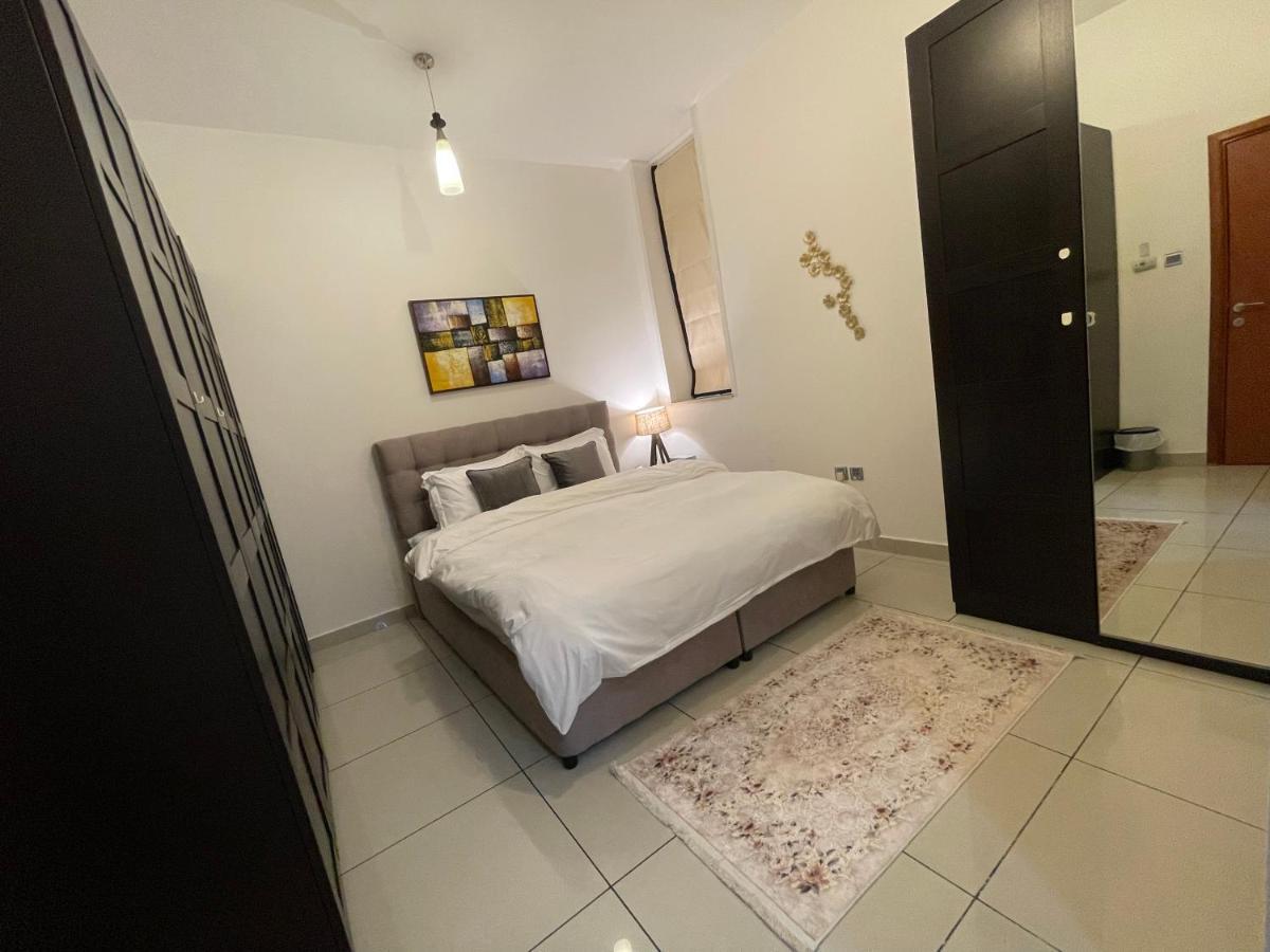 Sea View 1br - Marina Pinnacle Apartment Dubai