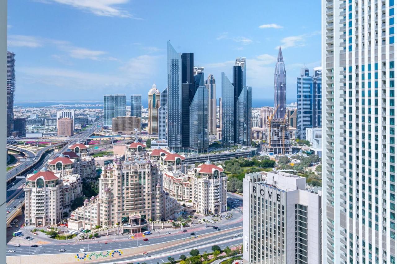City Skyline View I Direct Access To Mall Apartment Dubai