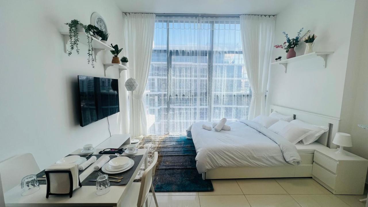 Newly Furnished Bright And Cozy - Damac Hills Appartamento *