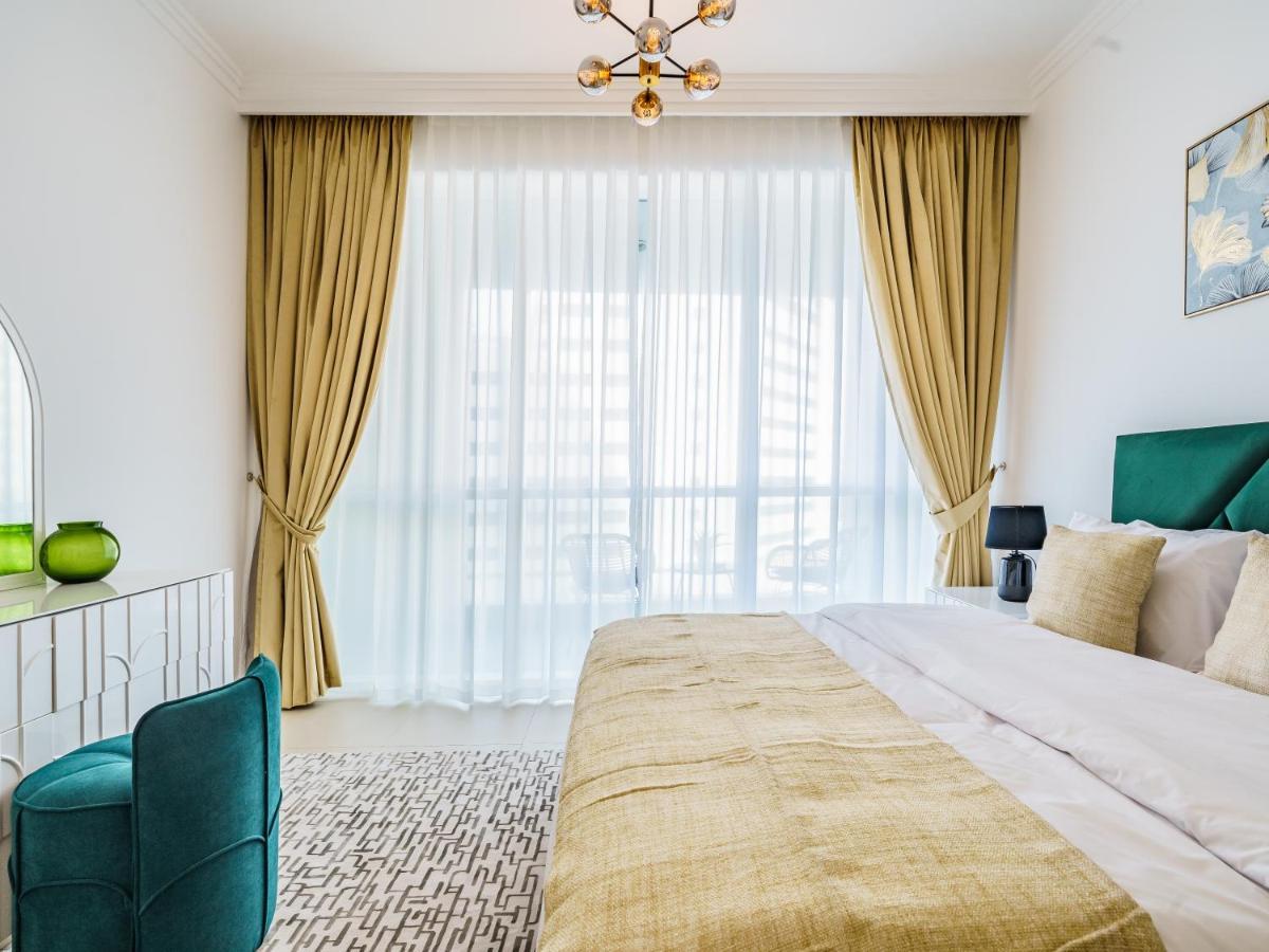 Beautifully Furnished 1br-dubai Eye View And Private Beach Access Appartement Dubaï