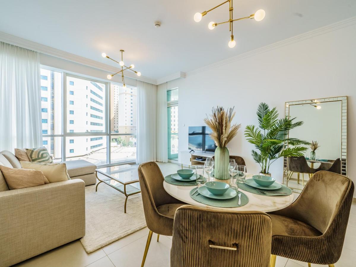 Beautifully Furnished 1br-dubai Eye View And Private Beach Access *