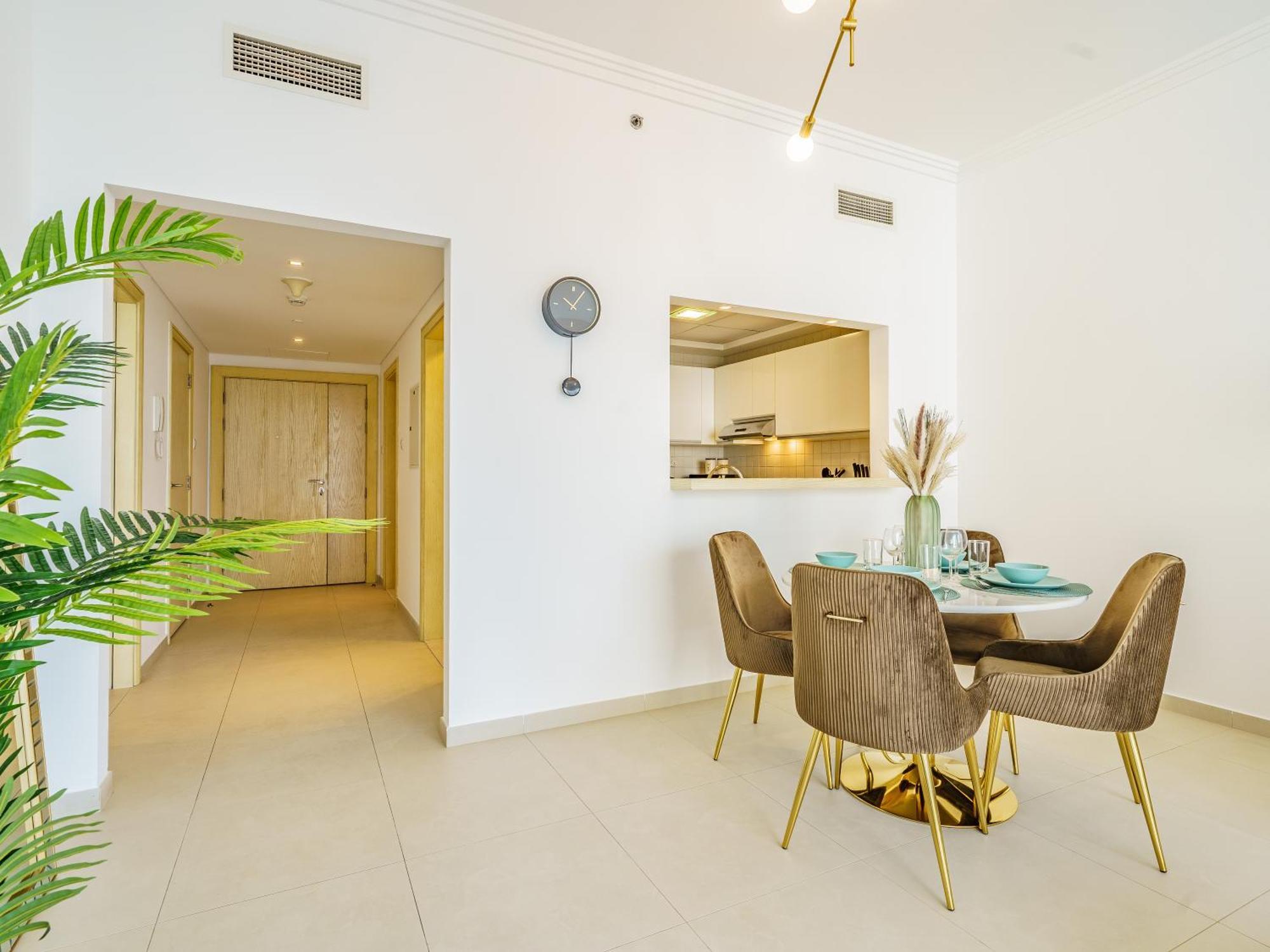 Appartement Beautifully Furnished 1br-dubai Eye View And Private Beach Access Dubaï