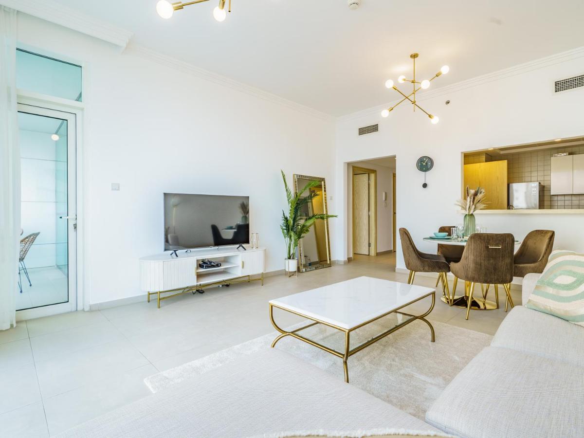 Appartement Beautifully Furnished 1br-dubai Eye View And Private Beach Access *