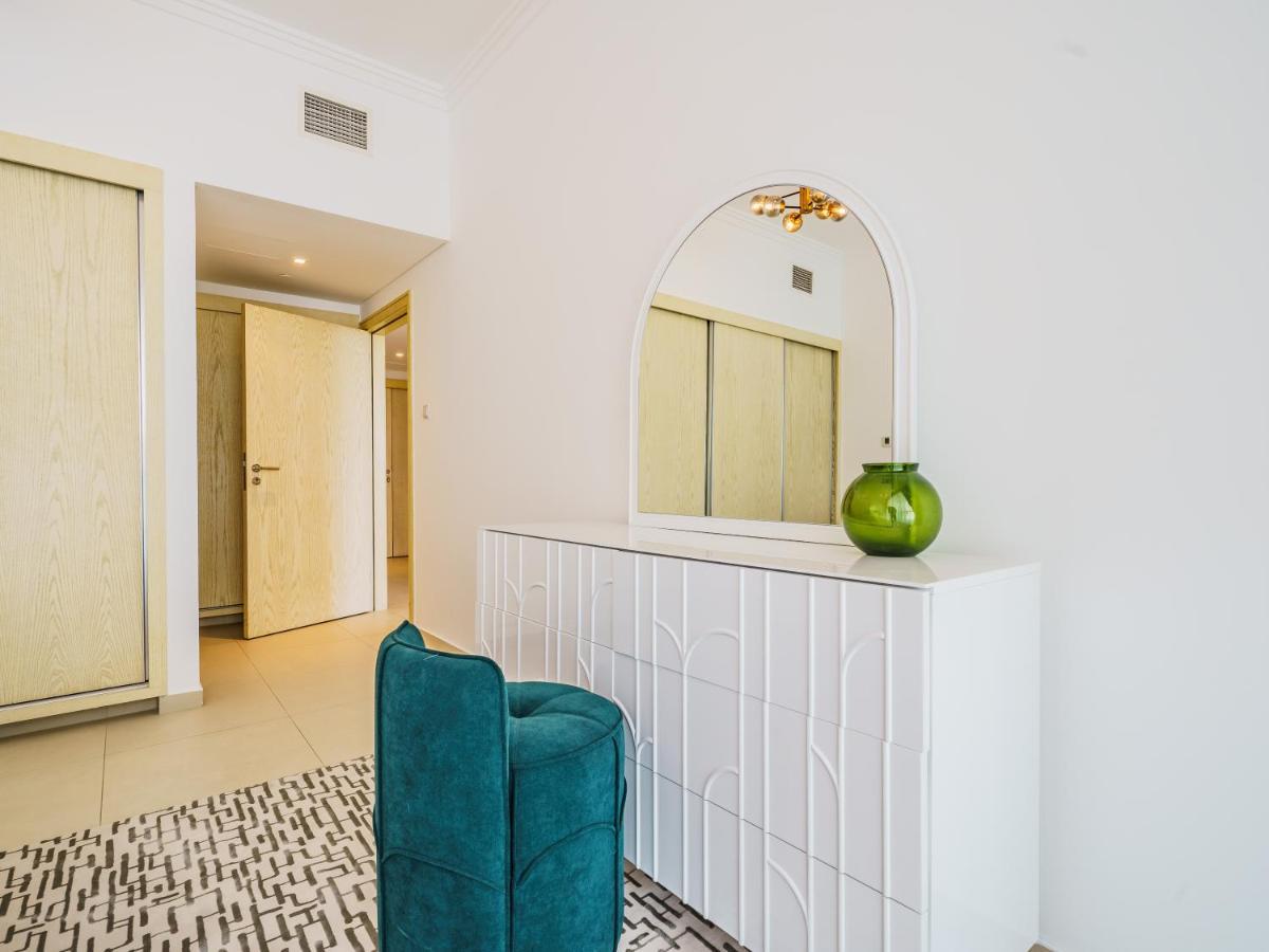 Appartement Beautifully Furnished 1br-dubai Eye View And Private Beach Access