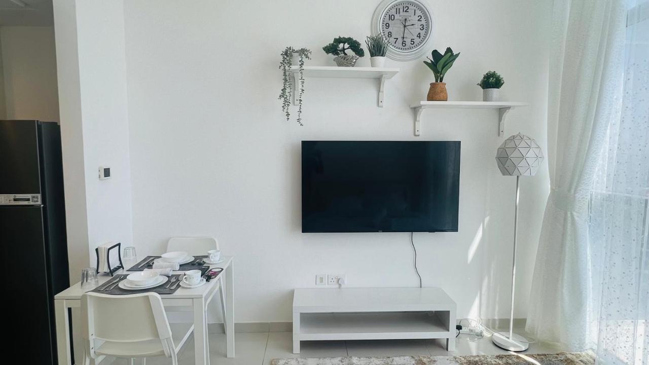 Newly Furnished Bright And Cozy - Damac Hills Appartamento *
