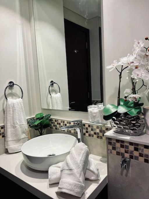 Vera Residences By Damac I 1br Luxury Apartamento Dubái