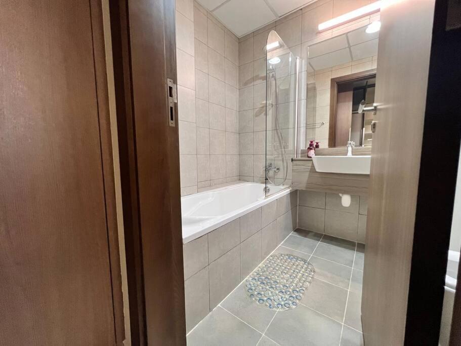 Spacious 2 Bed - Family Appartement *