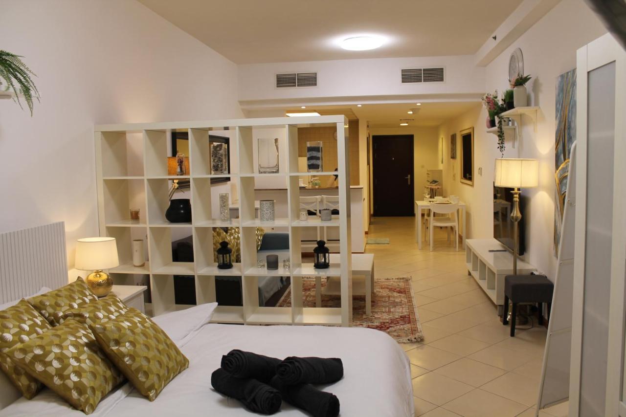 Spacious In Marina Close To Metro And Apartamento Dubái