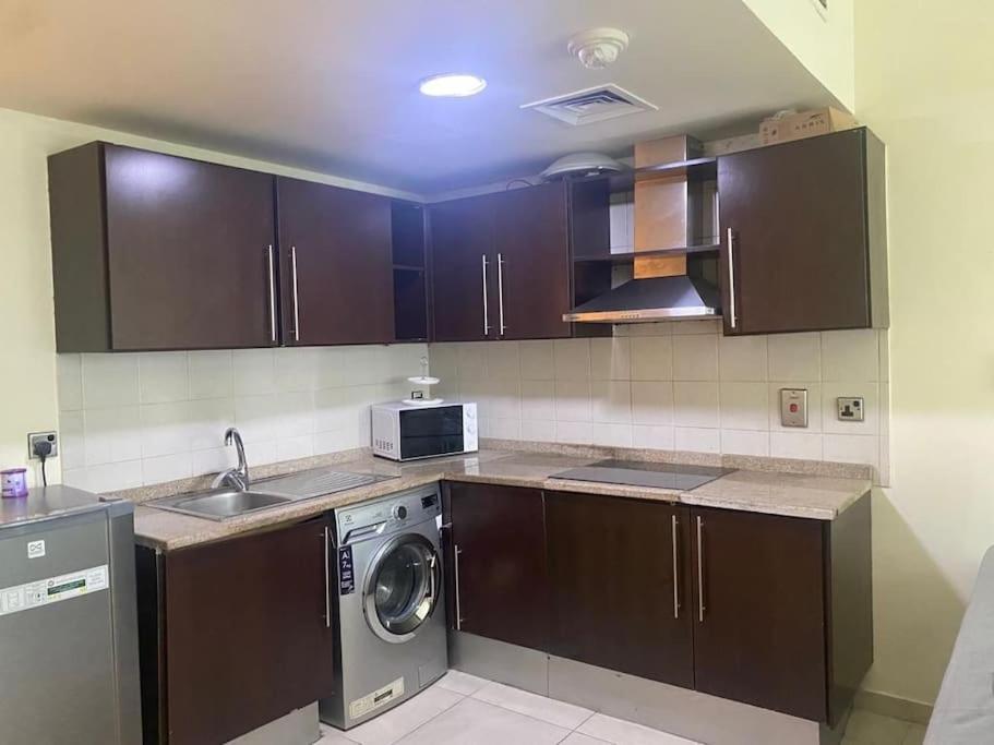 Waking Up With The Sea View! Apartemen Dubai