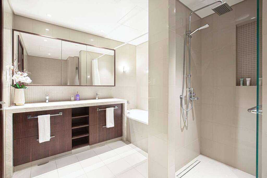 Magnificent Brand New Lux 3br With Burj/ Fnt View Dubái